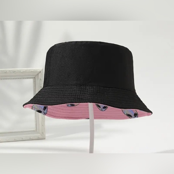 Brand new still in bag reversible bucket hat - Picture 3 of 5
